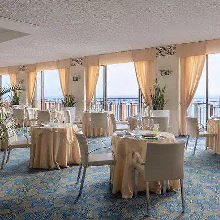Capotaormina Отель 4*