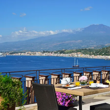 ホテル Capotaormina 4*