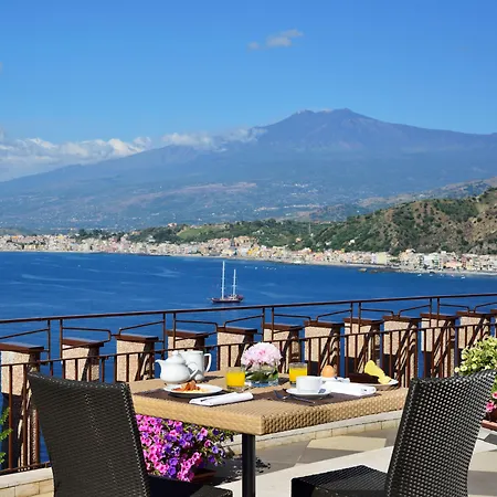 Capotaormina Hotel