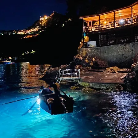 Hotel Capotaormina 4*